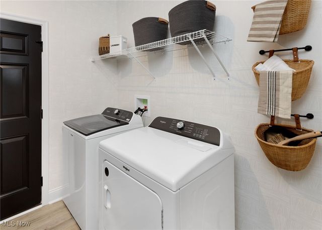 827 Colesbourne Circle, Uniontown, OH 44685