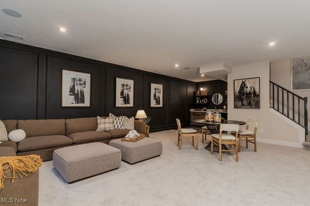 827 Colesbourne Circle, Uniontown, OH 44685