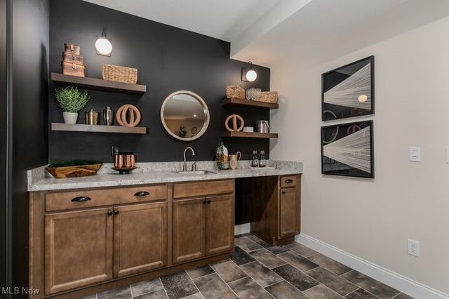 827 Colesbourne Circle, Uniontown, OH 44685