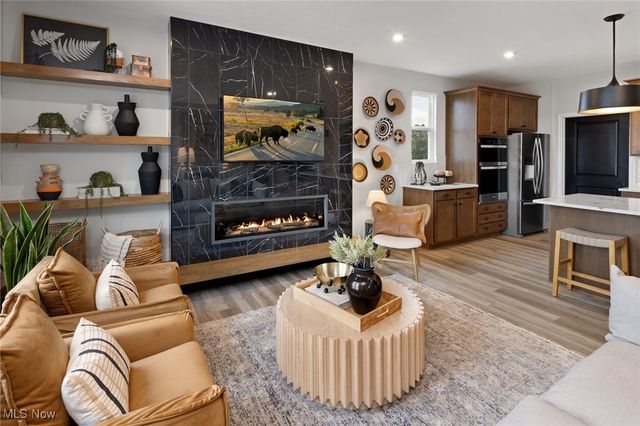 827 Colesbourne Circle, Uniontown, OH 44685