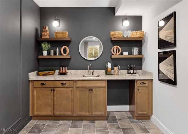 827 Colesbourne Circle, Uniontown, OH 44685