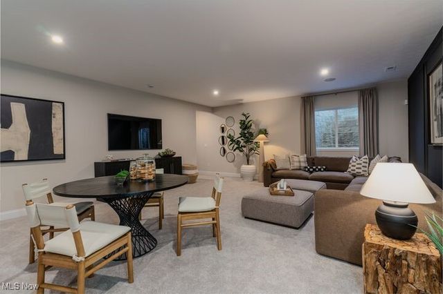 827 Colesbourne Circle, Uniontown, OH 44685