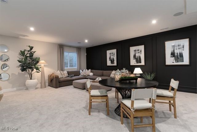 827 Colesbourne Circle, Uniontown, OH 44685