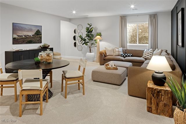 827 Colesbourne Circle, Uniontown, OH 44685