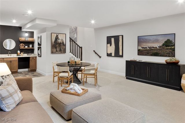 827 Colesbourne Circle, Uniontown, OH 44685