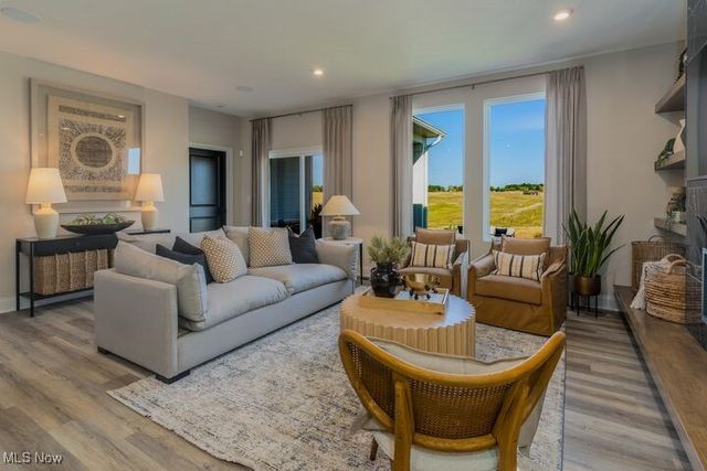 827 Colesbourne Circle, Uniontown, OH 44685