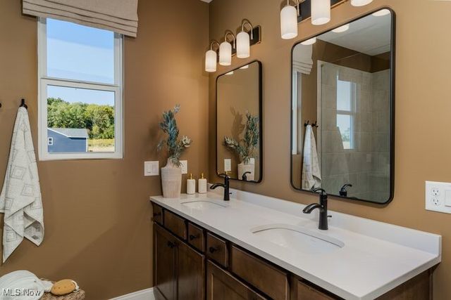 827 Colesbourne Circle, Uniontown, OH 44685