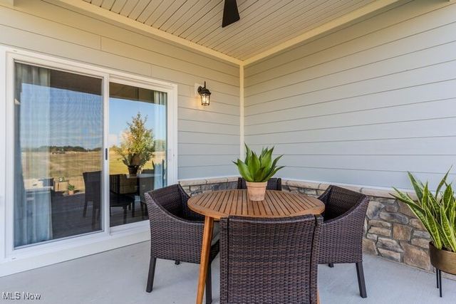 827 Colesbourne Circle, Uniontown, OH 44685