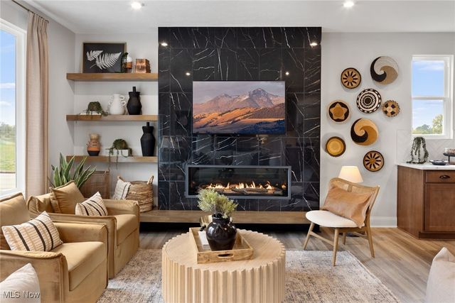 827 Colesbourne Circle, Uniontown, OH 44685