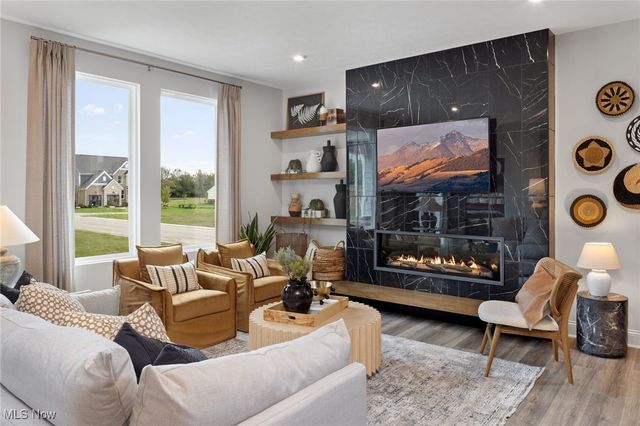 827 Colesbourne Circle, Uniontown, OH 44685