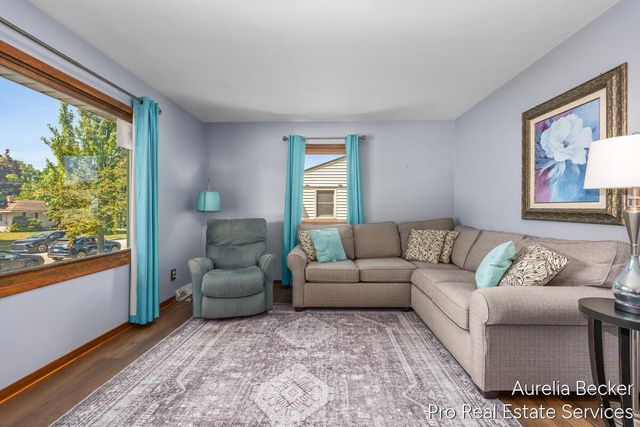 3414 Perry Avenue SW, Wyoming, MI 49519