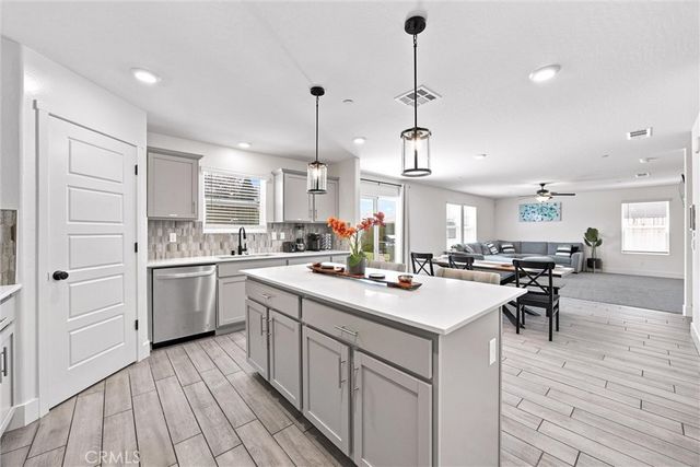 6604 Voyageurs Drive, Bakersfield, CA 93311