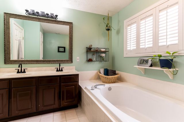 1930 Nettlewood Court, Hebron, KY 41048