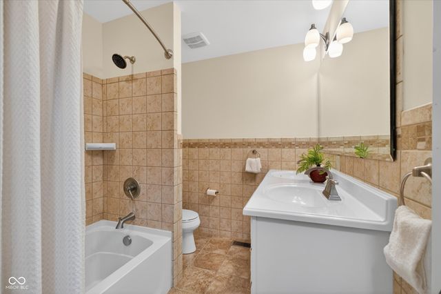60 Wildwood Drive, Carmel, IN 46032