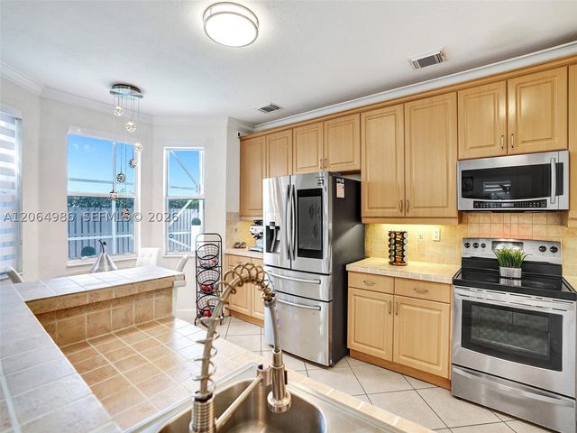 6662 SW 166th Ct, Miami, FL 33193