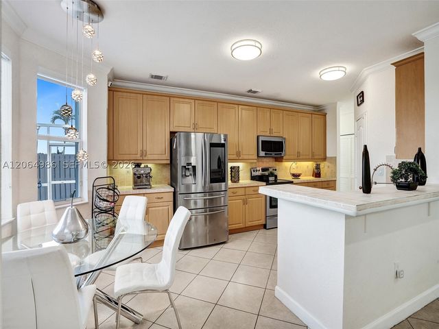 6662 SW 166th Ct, Miami, FL 33193