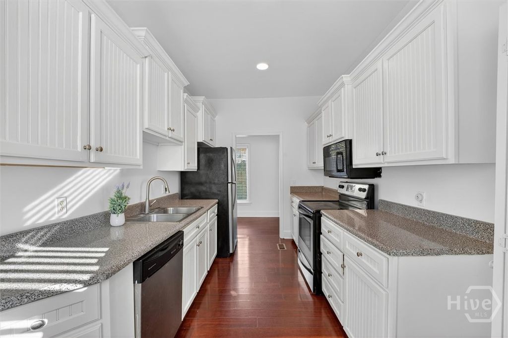 Image 11 of property listing at 506 E 31st Street, Savannah, GA 31401