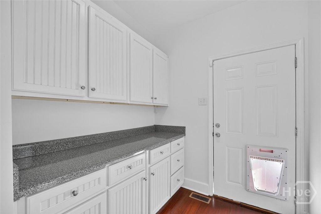 Image 12 of property listing at 506 E 31st Street, Savannah, GA 31401