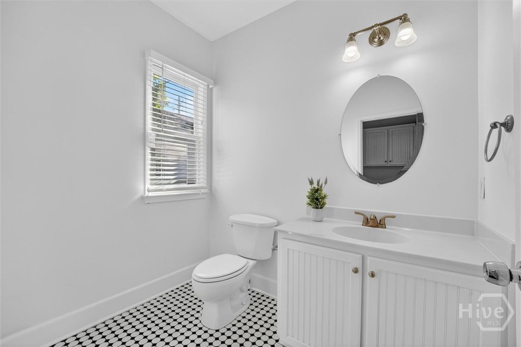 Image 14 of property listing at 506 E 31st Street, Savannah, GA 31401