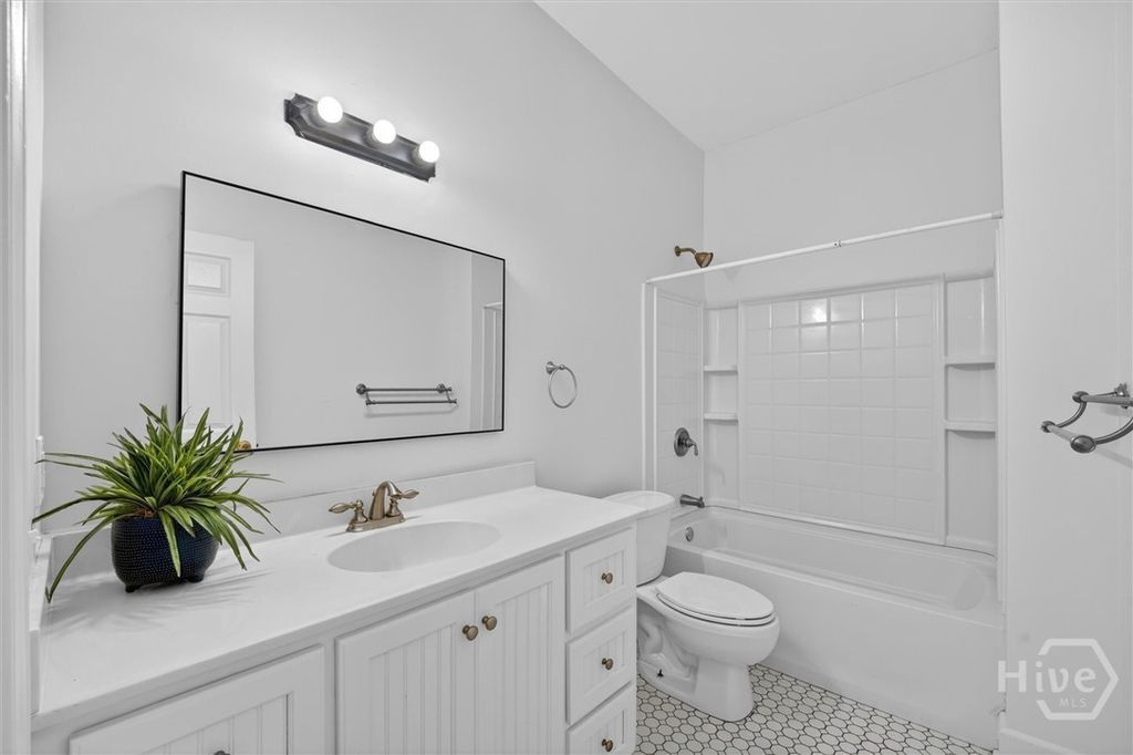 Image 15 of property listing at 506 E 31st Street, Savannah, GA 31401