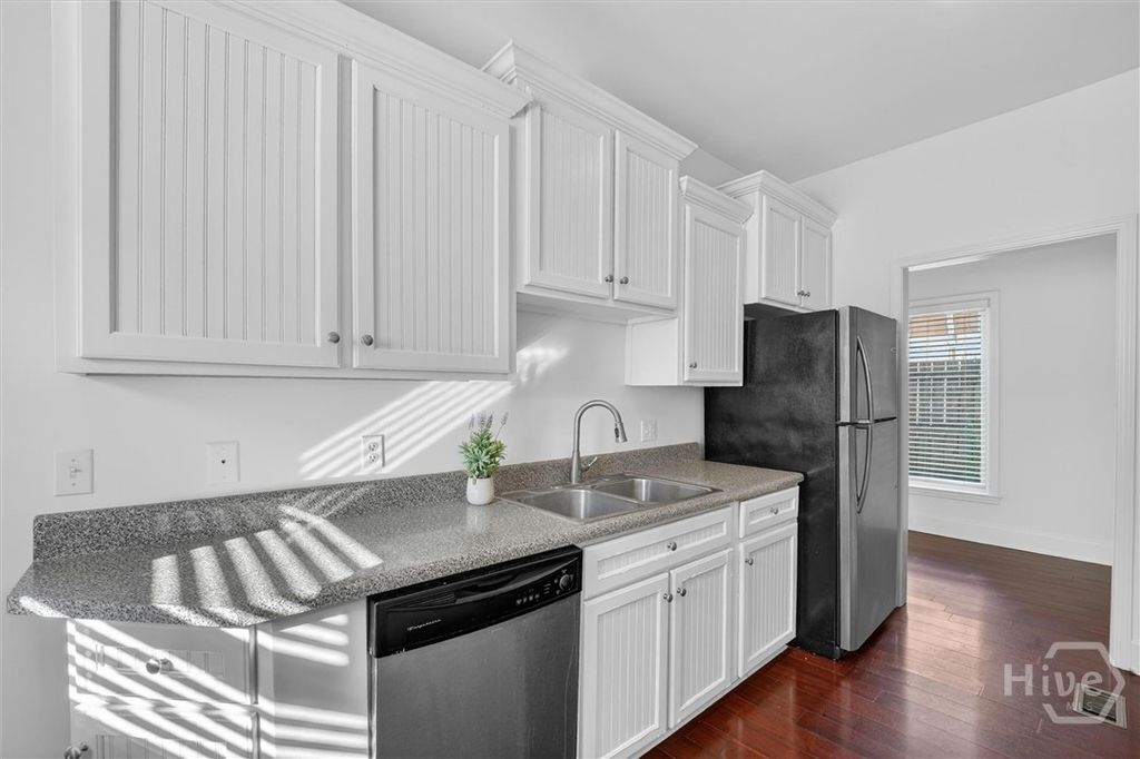 Image 9 of property listing at 506 E 31st Street, Savannah, GA 31401