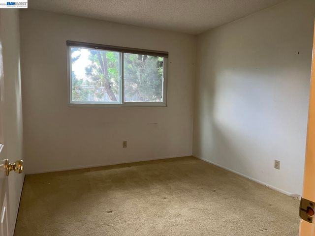 212 Puddingstone Rd, Alameda, CA 94502