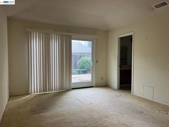 212 Puddingstone Rd, Alameda, CA 94502