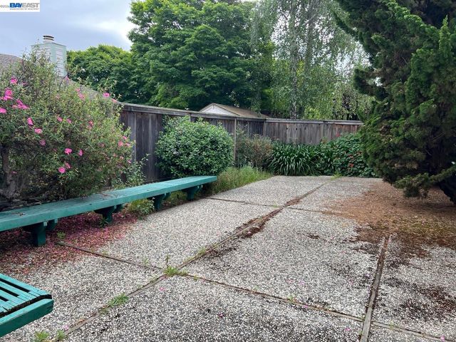 212 Puddingstone Rd, Alameda, CA 94502