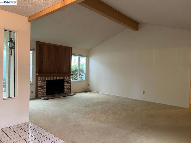 212 Puddingstone Rd, Alameda, CA 94502