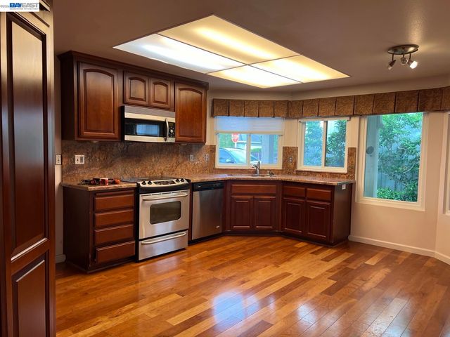 212 Puddingstone Rd, Alameda, CA 94502