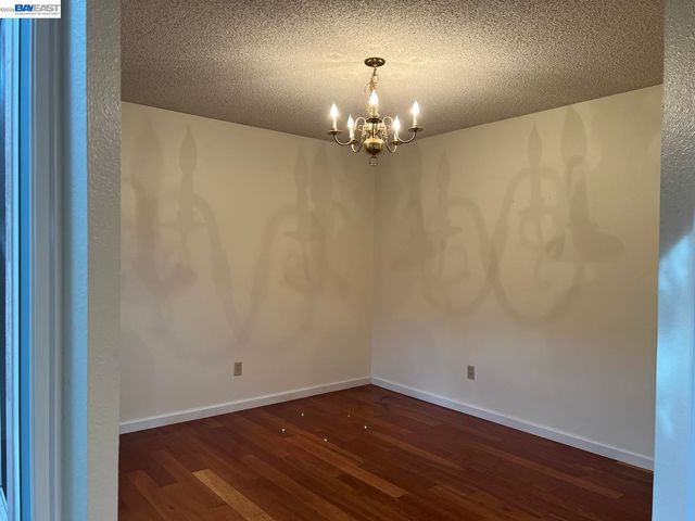 212 Puddingstone Rd, Alameda, CA 94502