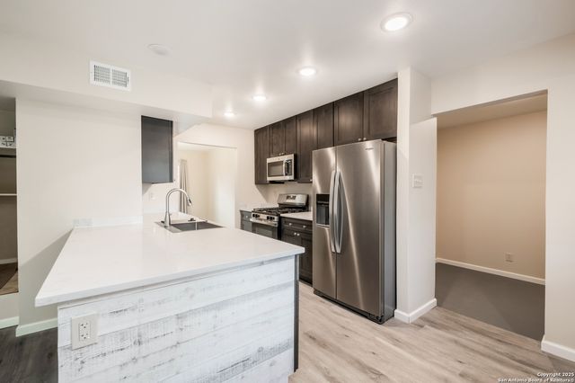 127 Dartmoor St, San Antonio, TX 78227