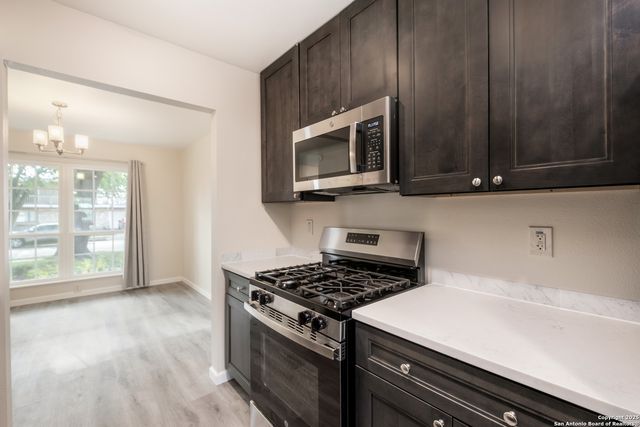 127 Dartmoor St, San Antonio, TX 78227