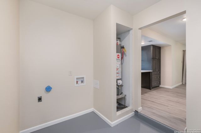 127 Dartmoor St, San Antonio, TX 78227