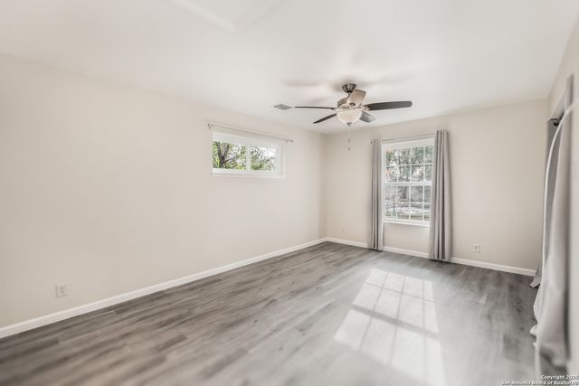 127 Dartmoor St, San Antonio, TX 78227