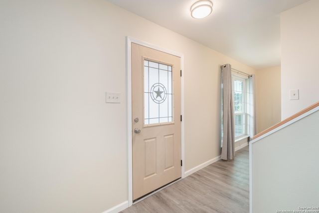 127 Dartmoor St, San Antonio, TX 78227