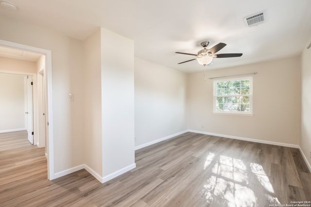 127 Dartmoor St, San Antonio, TX 78227