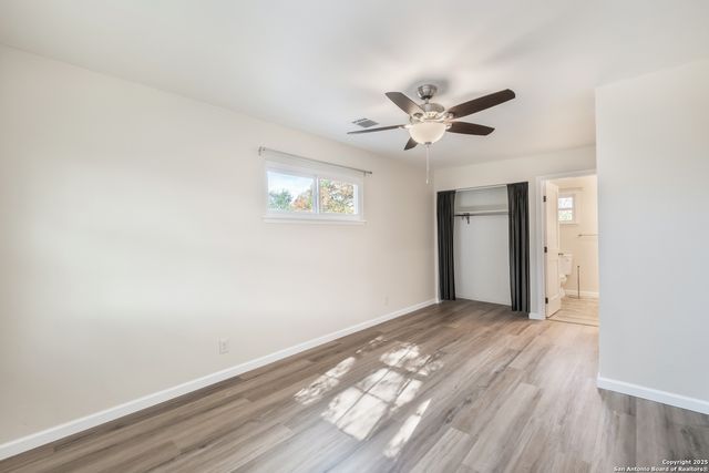 127 Dartmoor St, San Antonio, TX 78227