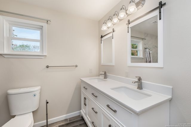 127 Dartmoor St, San Antonio, TX 78227