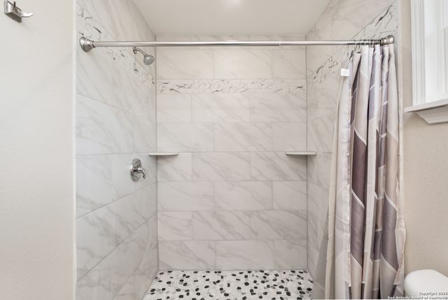 127 Dartmoor St, San Antonio, TX 78227