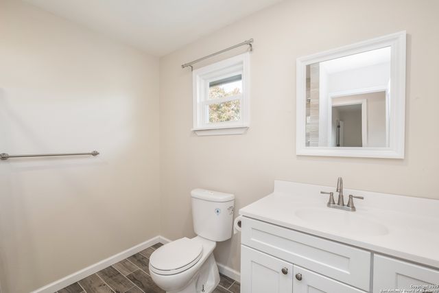 127 Dartmoor St, San Antonio, TX 78227