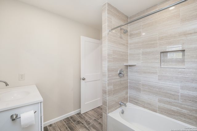 127 Dartmoor St, San Antonio, TX 78227