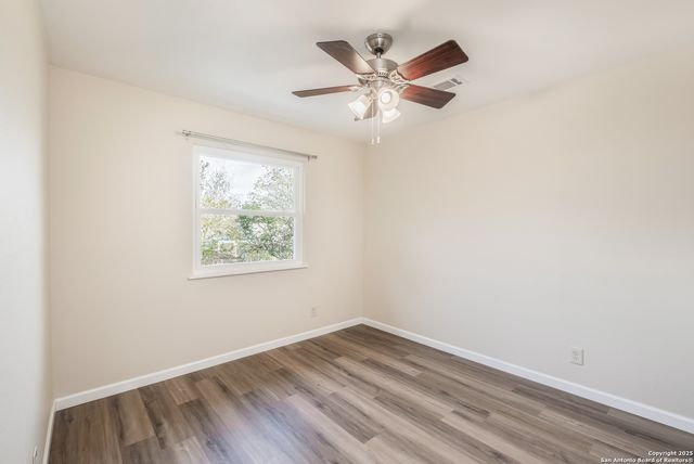 127 Dartmoor St, San Antonio, TX 78227