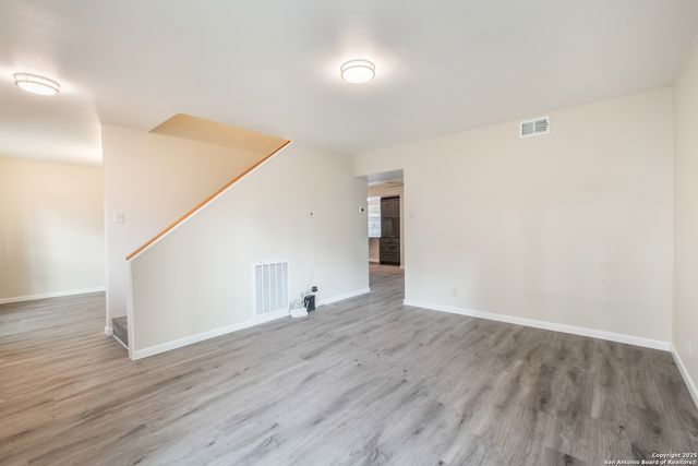 127 Dartmoor St, San Antonio, TX 78227