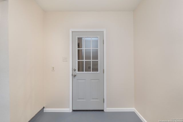 127 Dartmoor St, San Antonio, TX 78227