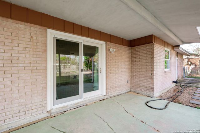 127 Dartmoor St, San Antonio, TX 78227