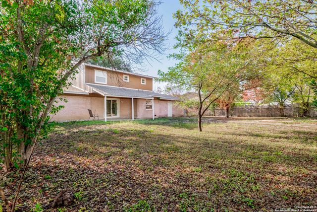 127 Dartmoor St, San Antonio, TX 78227