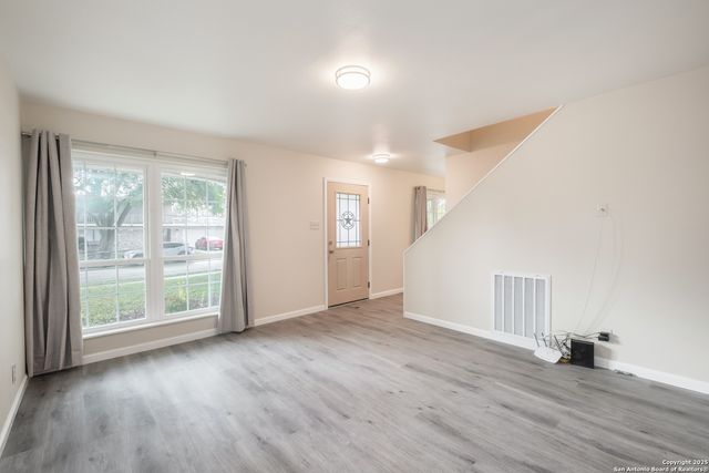 127 Dartmoor St, San Antonio, TX 78227