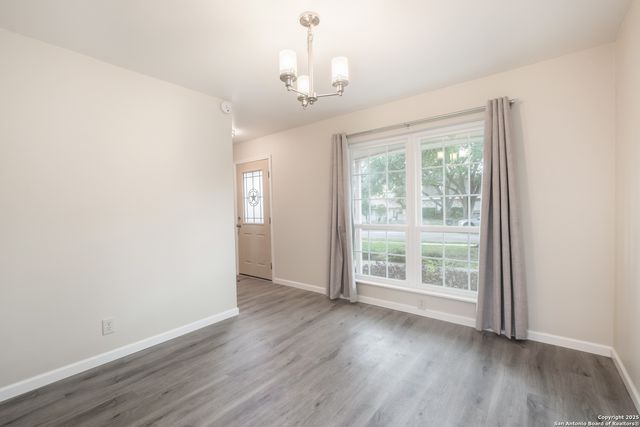 127 Dartmoor St, San Antonio, TX 78227