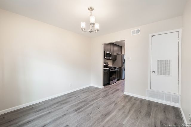 127 Dartmoor St, San Antonio, TX 78227